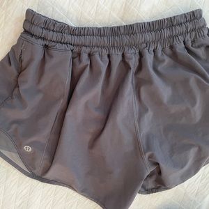 Lululemon gray low rise hotty hot shorts size 6 tall